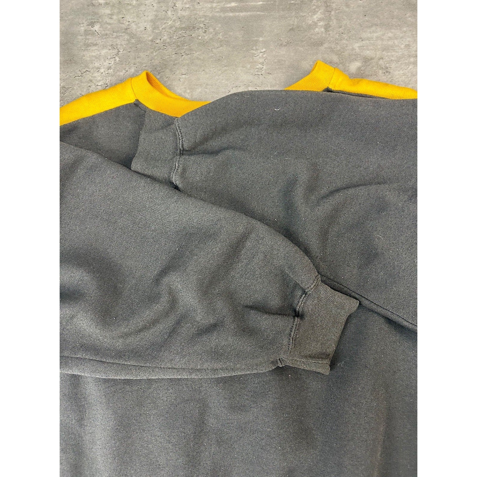 Vintage 80s/90s Reebok Graphic Spellout Crewneck Sweatshirt Size Medium