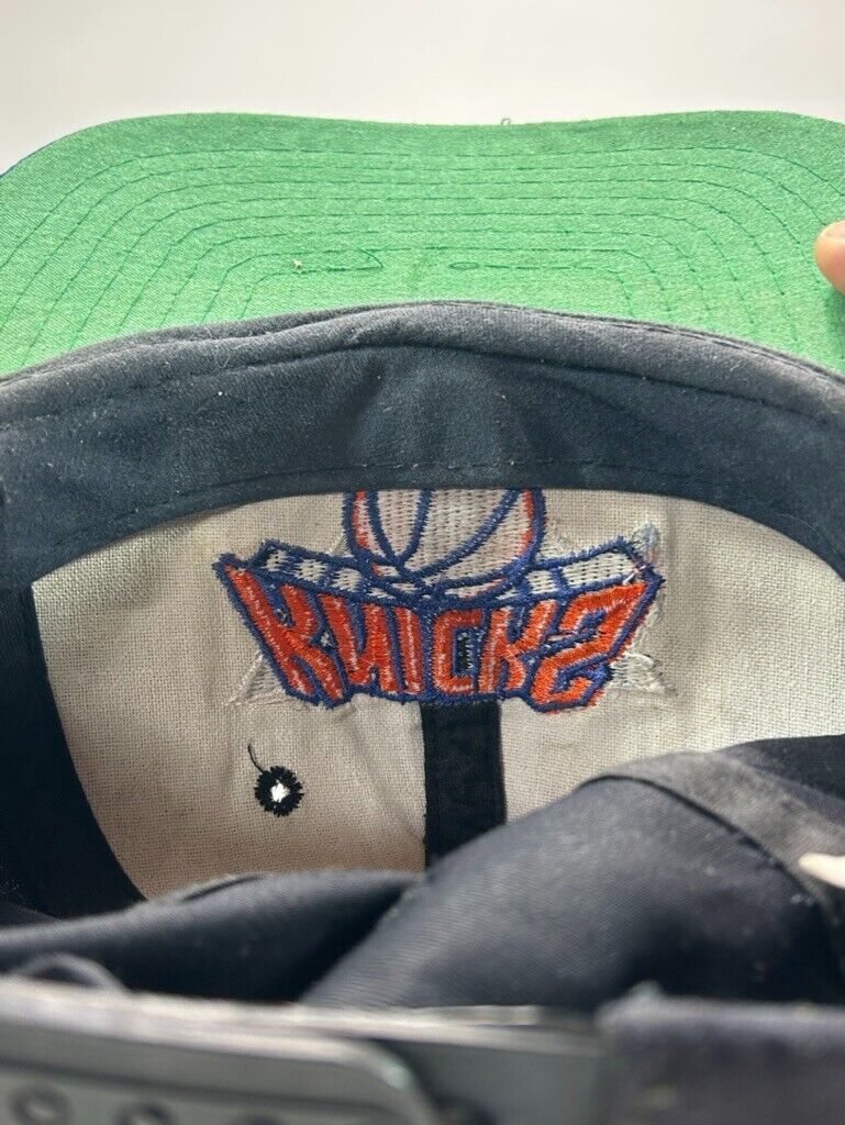 Vintage 90s New York Knicks NBA Embroidered Logo Snapback Hat OSFA Black