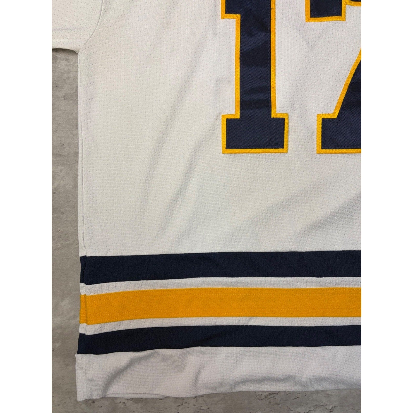 Vintage Michigan Wolverines #17 NCAA Stitched Hockey Jersey Size XL