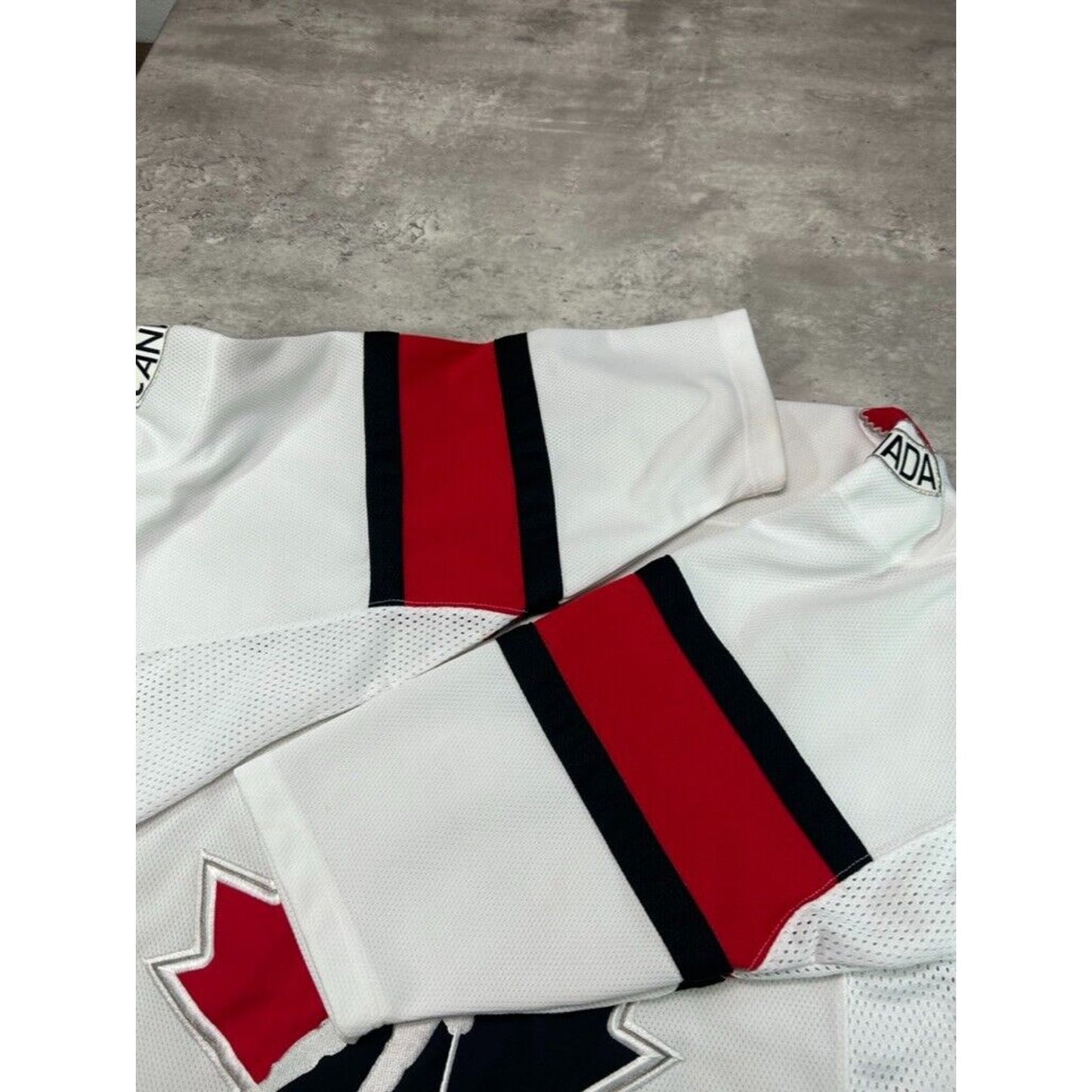 Vintage Team Canada Hockey Nike Team Jersey Size Large White