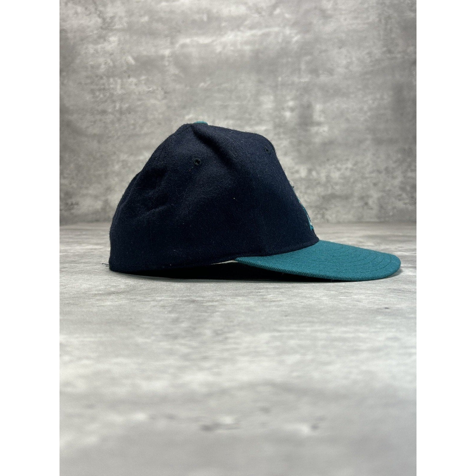 Vintage Seattle Mariners MLB Embroidered Logo Baseball Fitted Hat Size 7