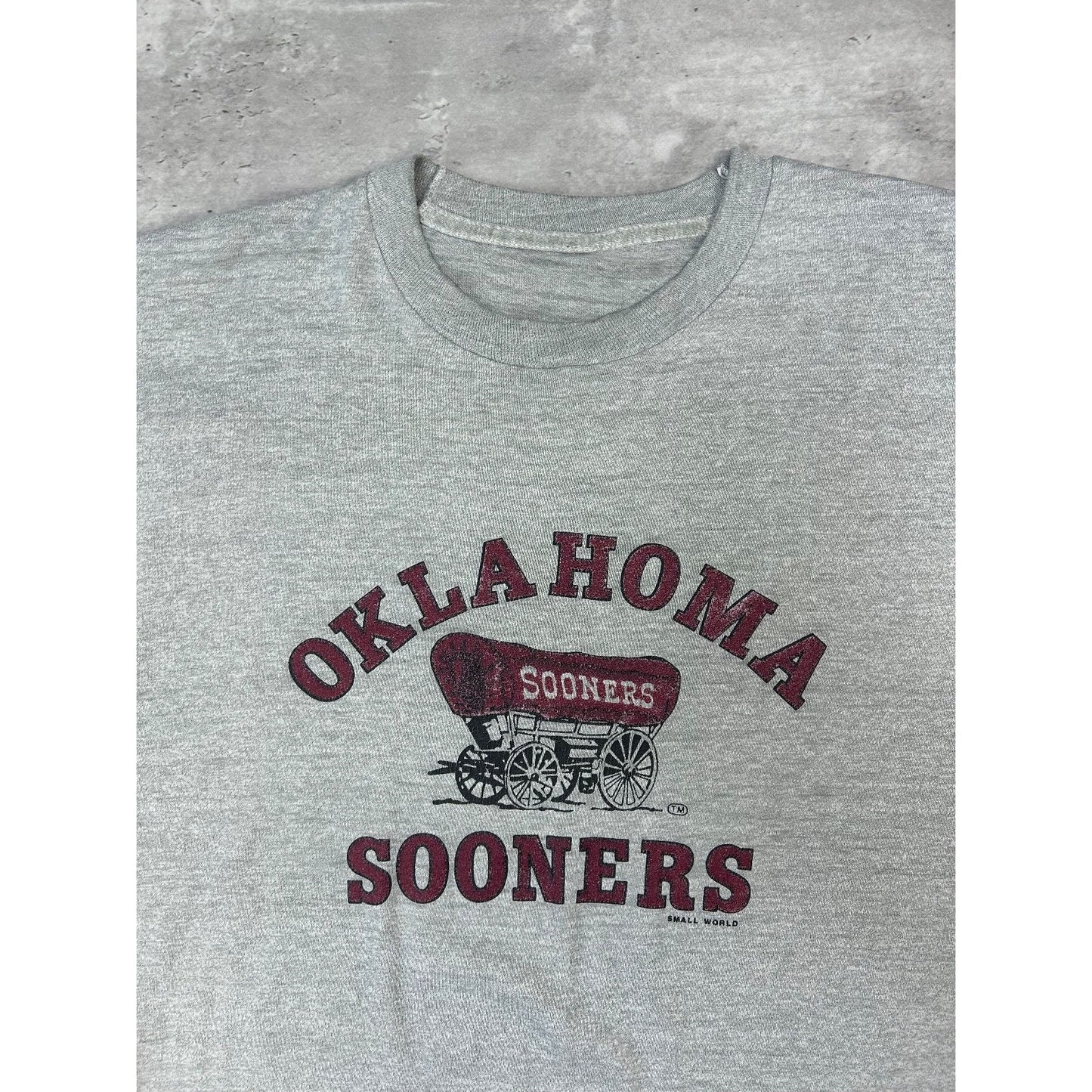 Vintage 80s Oklahoma Sooners NCAA Collegiate Spellout Graphic T-Shirt Size Large