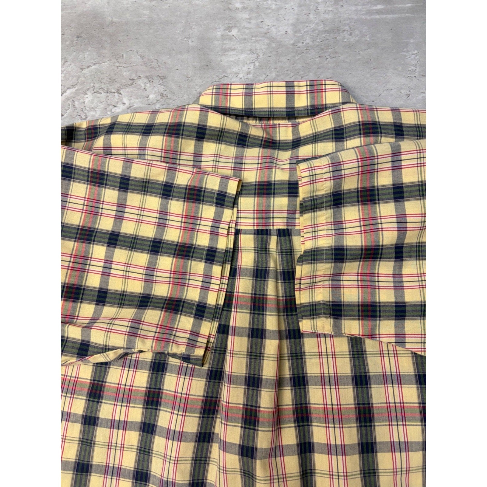 Vintage Van Huesen Plaid Single Pocket Cropped Button Up Shirt Size Medium