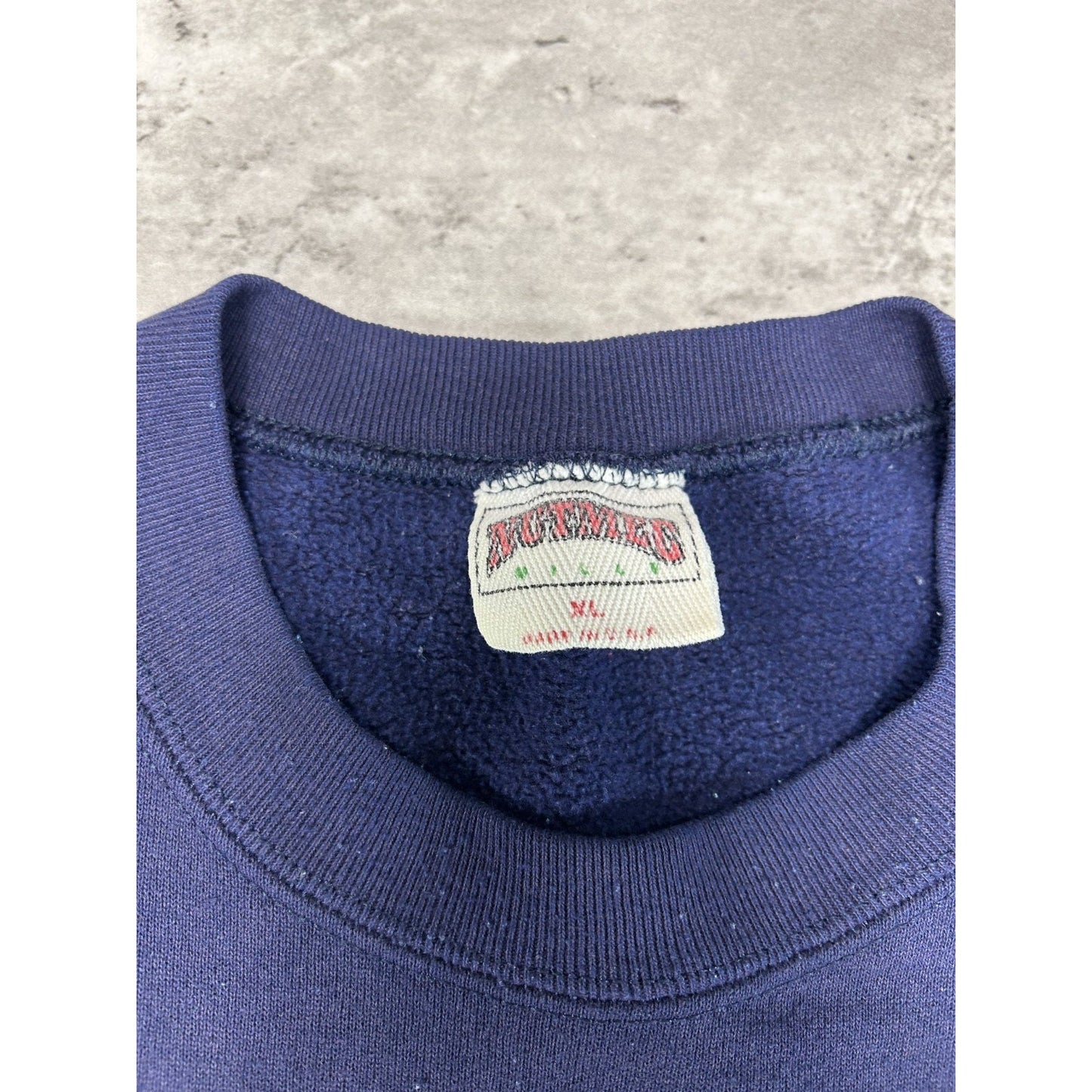 Vintage 90s Notre Dame Fighting Irish Graphic Spellout Crest Sweatshirt Size XL