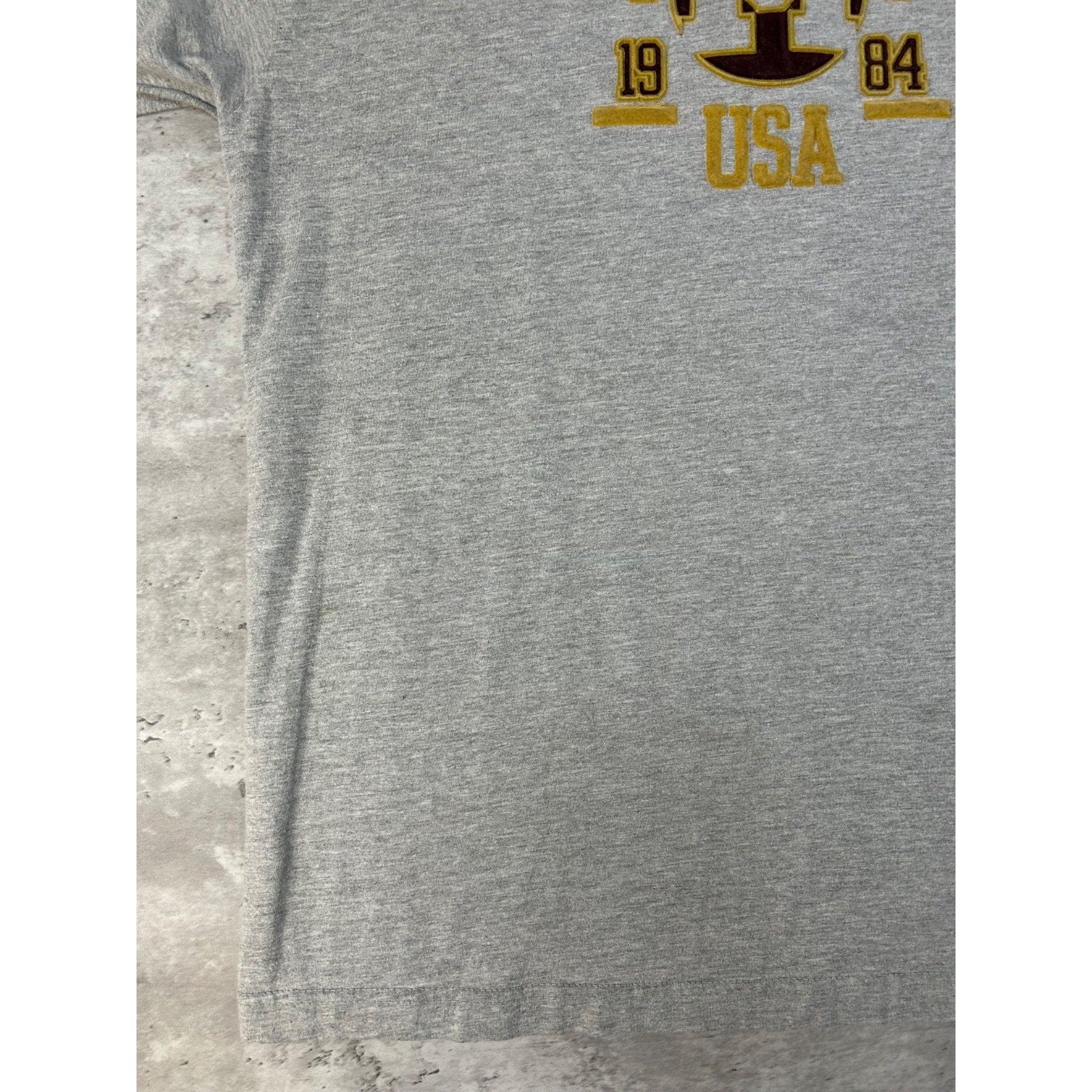 Vintage Y2K Mecca USA Felt Embossed Spellout Graphic T-Shirt Size Medium