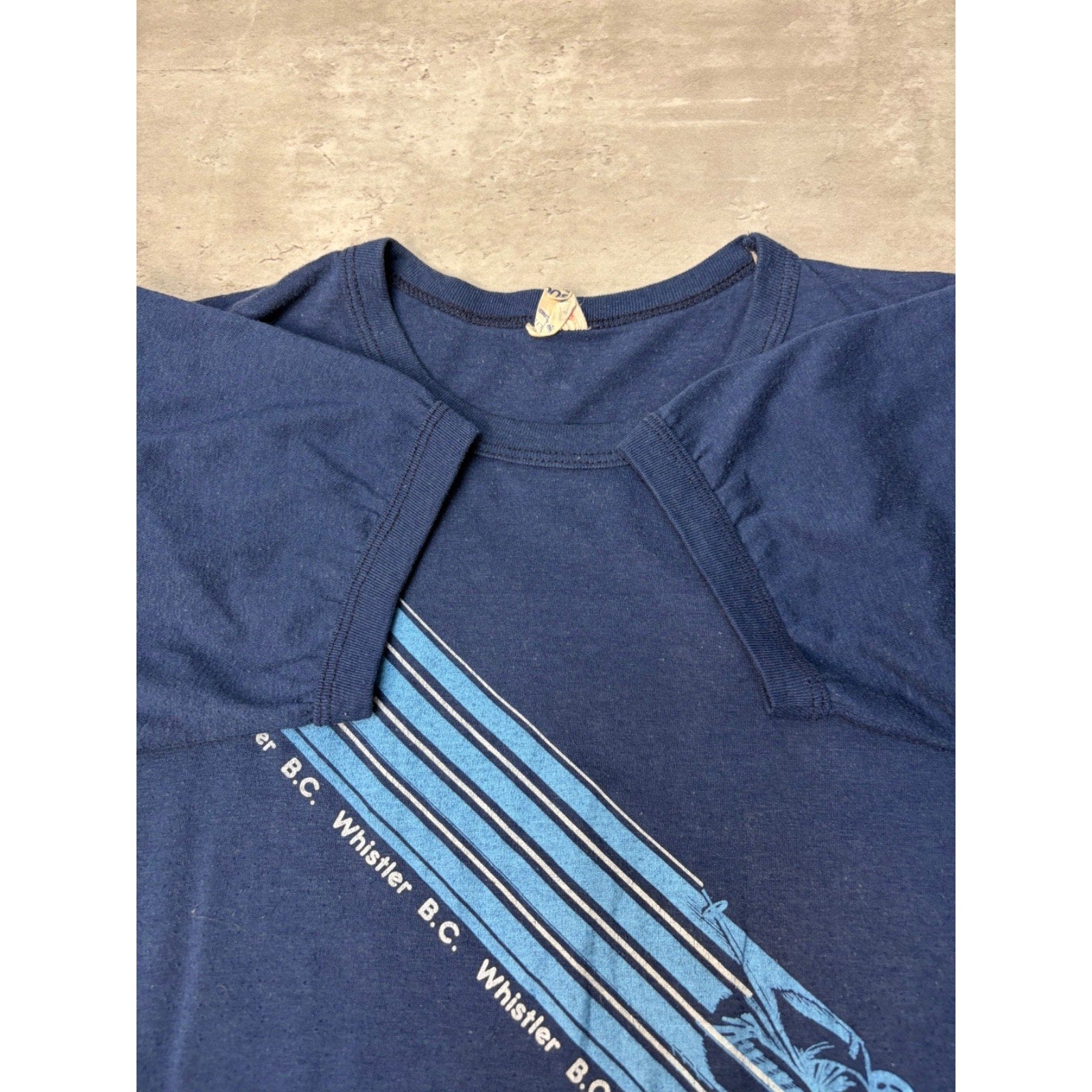 Vintage Whistler British Columbia Skiing Graphic Destination T-Shirt Size Large
