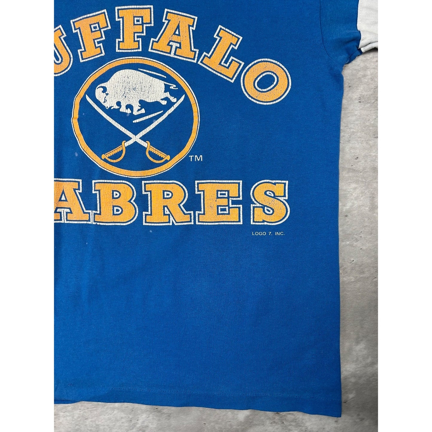 Vintage 90s Buffalo Sabres NHL Spellout Graphic T-Shirt Jersey Size Medium