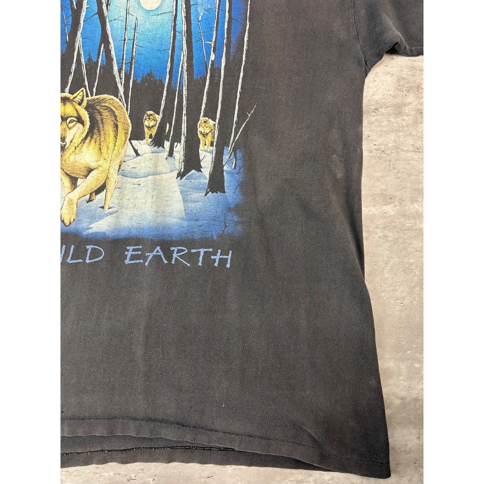 Vintage 90s Wild Earth Wolf Animal Nature Graphic T-Shirt Size Large