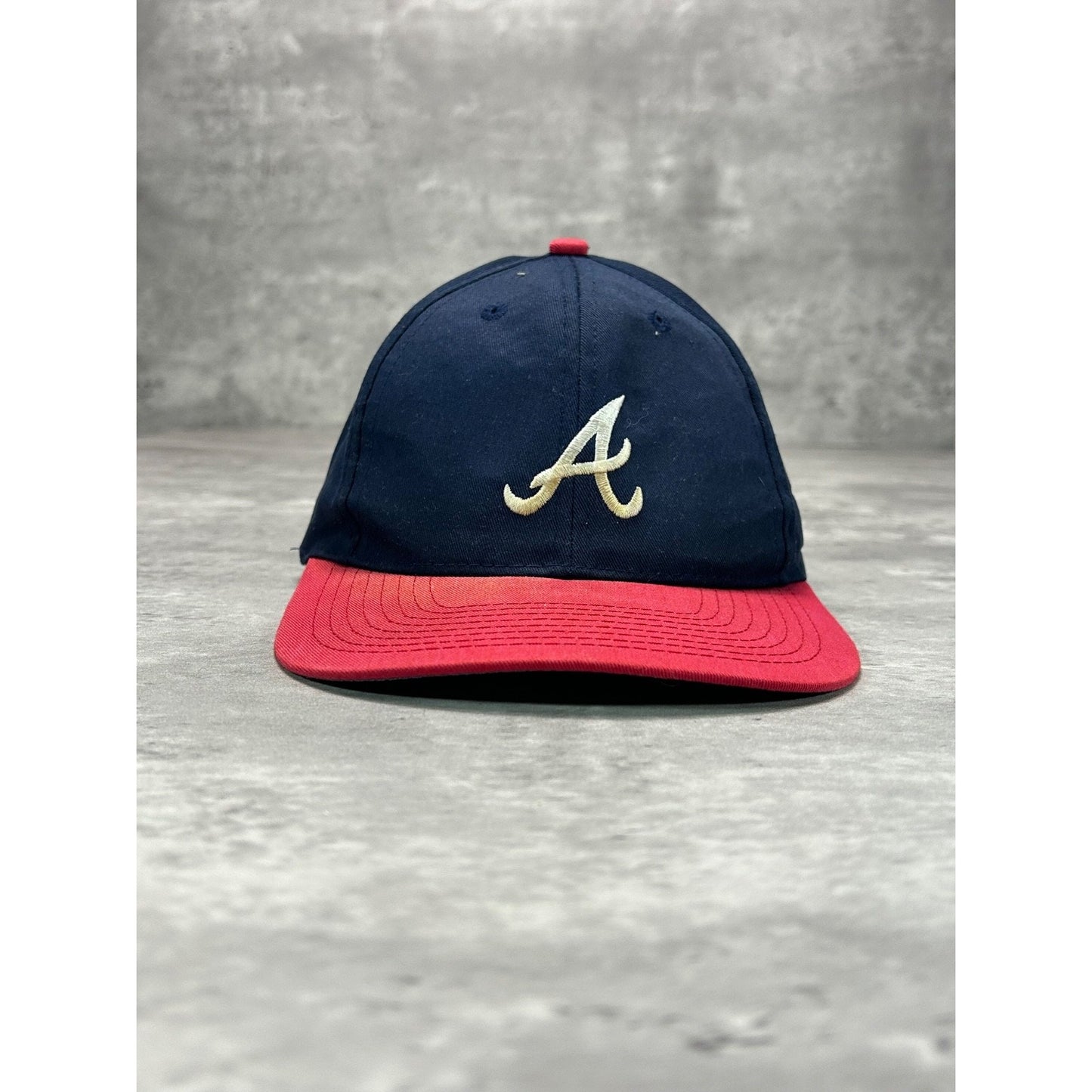 Vintage 90s Atlanta Braves MLB Embroidered Logo Snapback Hat OSFA