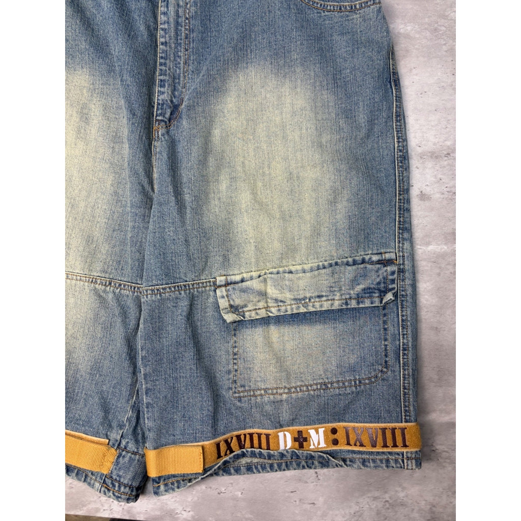 VTG Y2K Dtek Jeans Faded Medium Wash Denim Spellout Cuff Cargo Shorts Size 42