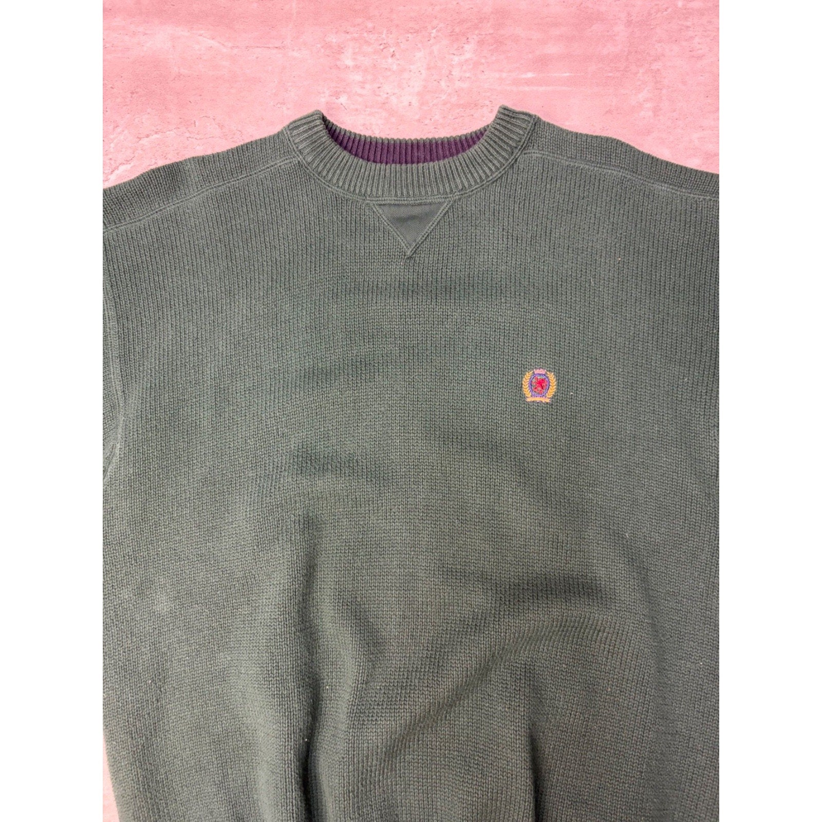 Vintage Tommy Hilfiger Embroidered Crest Pullover Knit Sweater Size Large