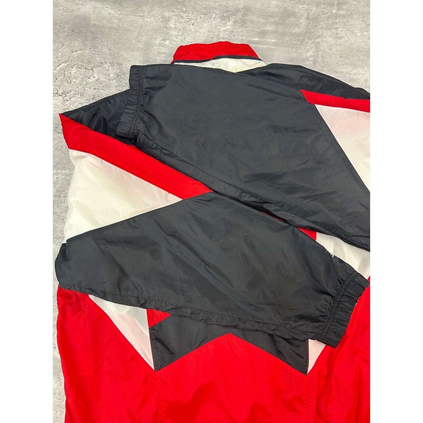 Vintage 90s Detroit Red Wings NHL Embroidered Starter Nylon Jacket Size Medium