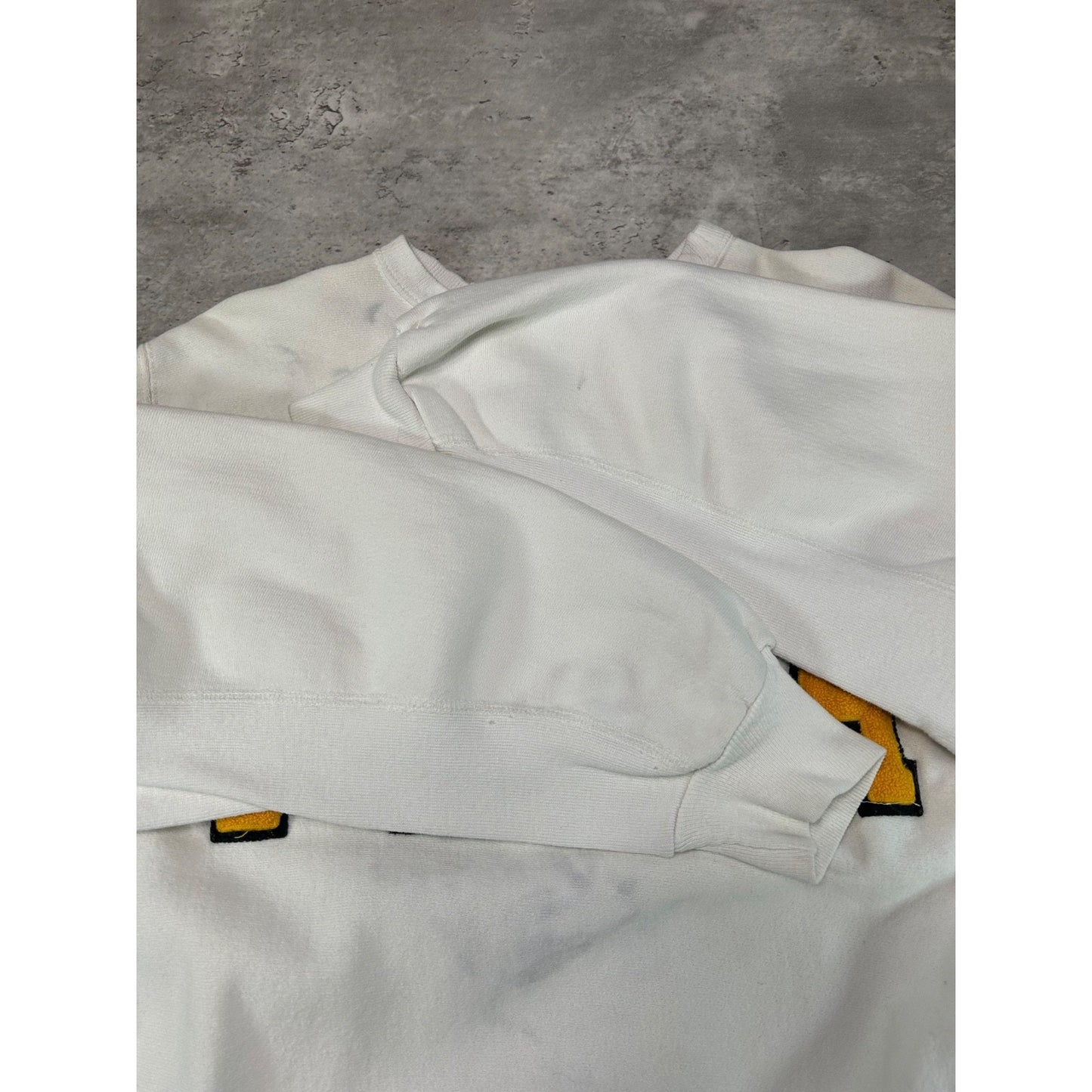 Vintage 90s Iowa Hawkeyes NCAA Embroidered Spellout Sweatshirt Size Medium