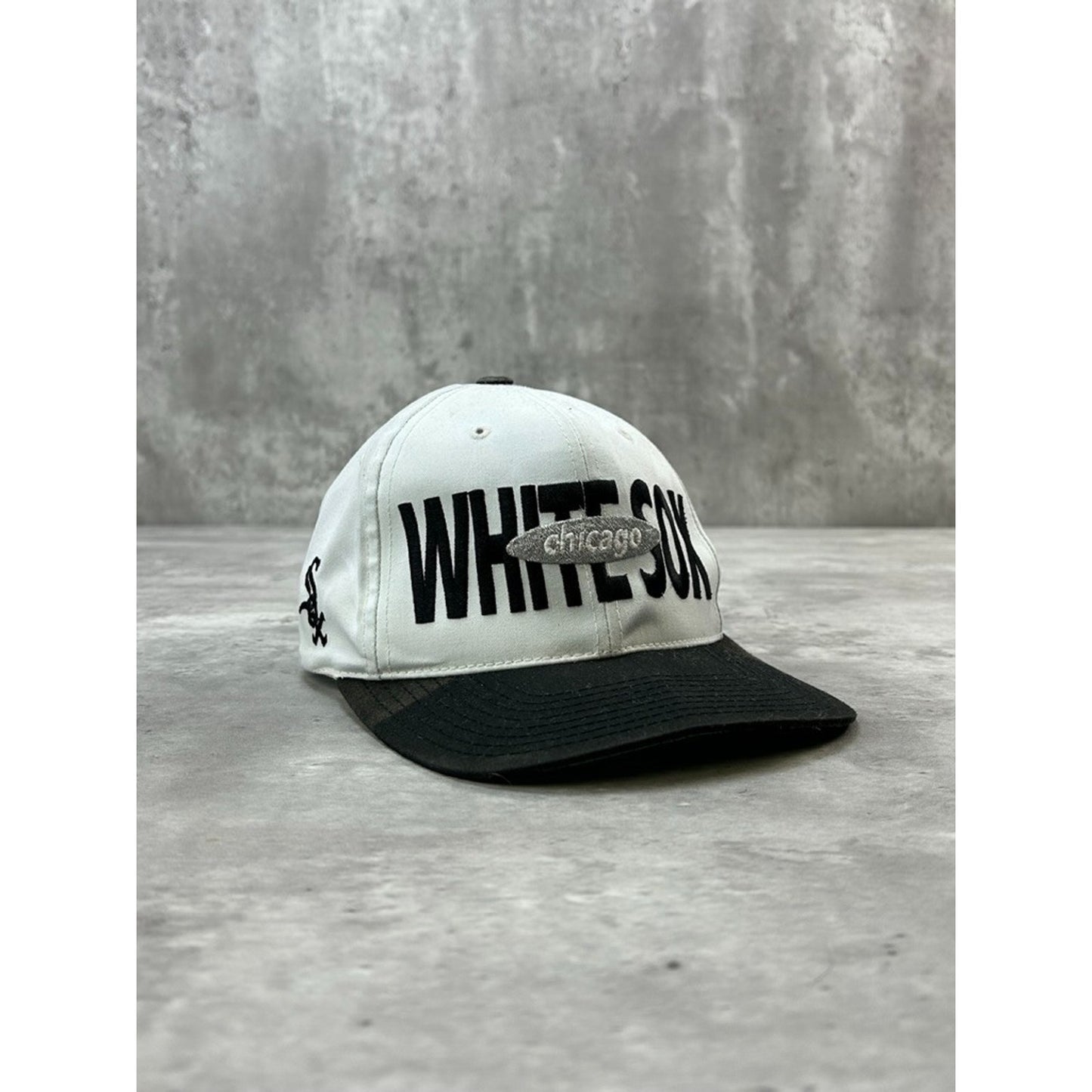 Vintage 90s Chicago White Sox MLB Embroidered Spellout Snapback Hat OSFA