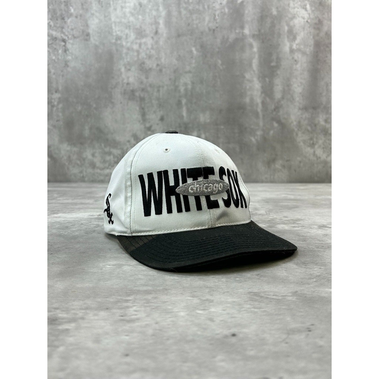 Vintage 90s Chicago White Sox MLB Embroidered Spellout Snapback Hat OSFA