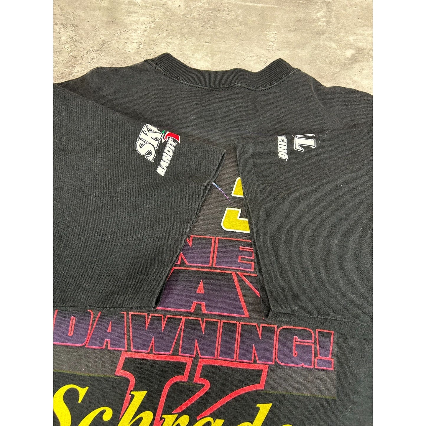Vintage Ken Schrader #33 Nascar Skoal Racing Car Graphic T-Shirt Size Large