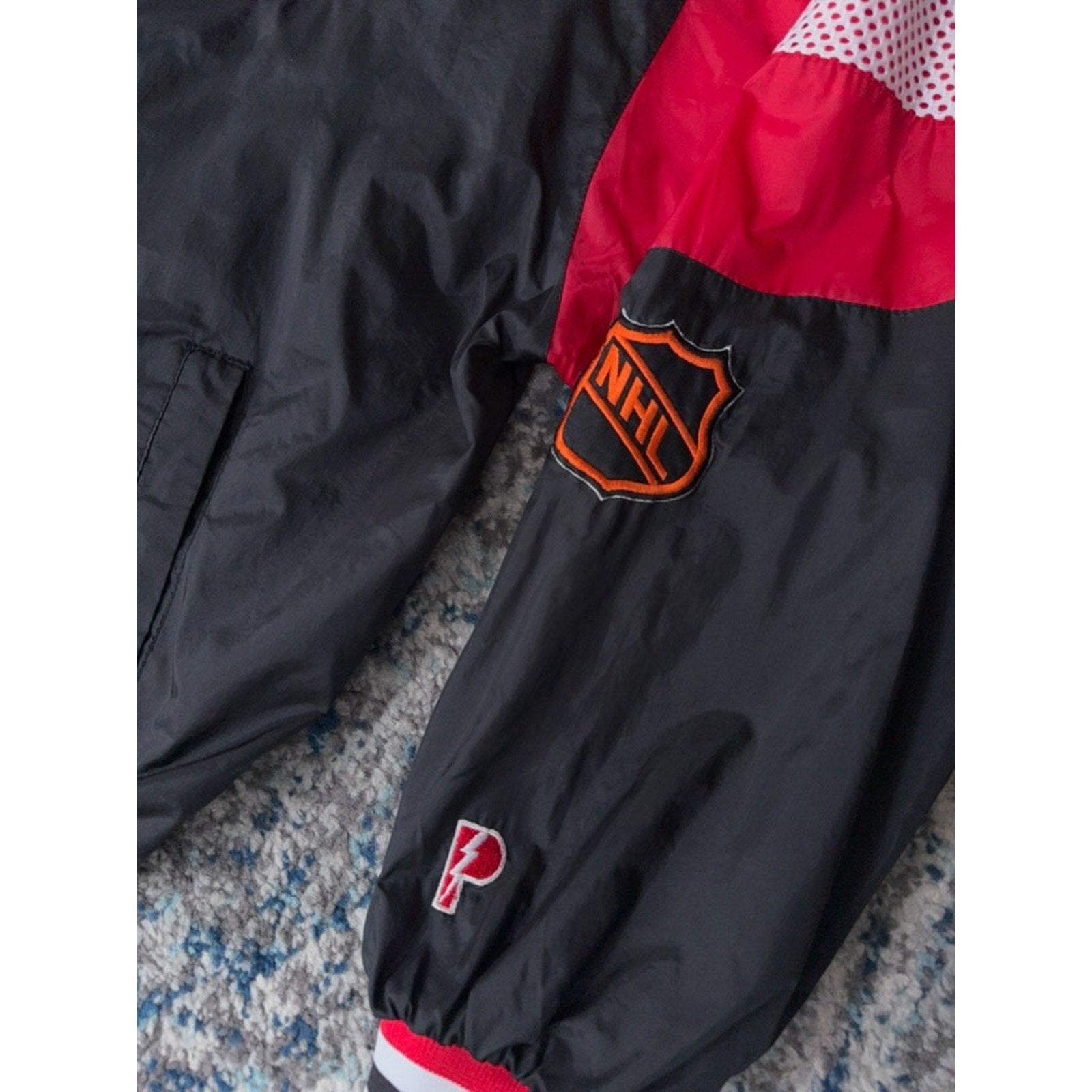 Vintage 90s Detroit Red Wings NHL Embroidered Logo Windbreaker Jacket Size Large