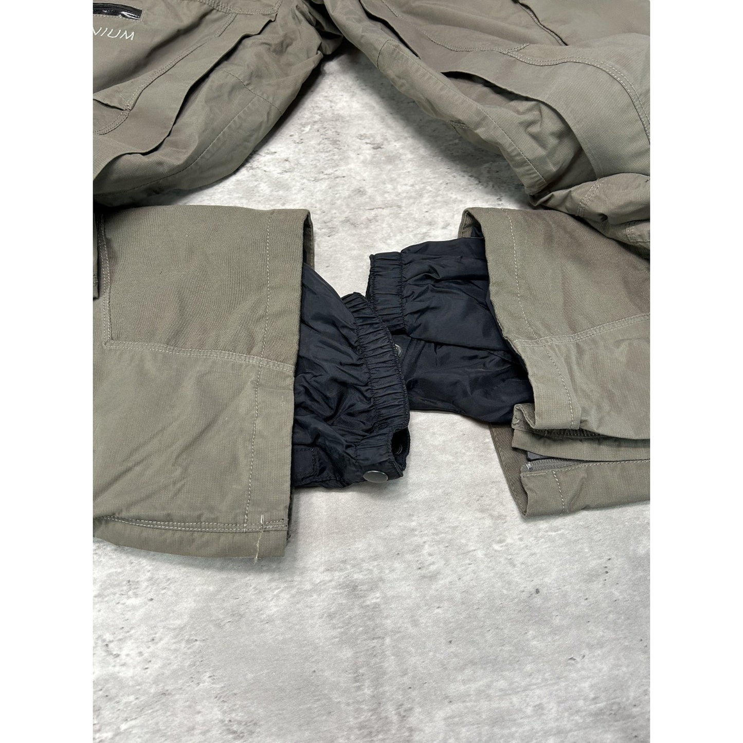 Vintage Columbia Titanium Omni-Tech Nylon Utility Cargo Pants Size Medium