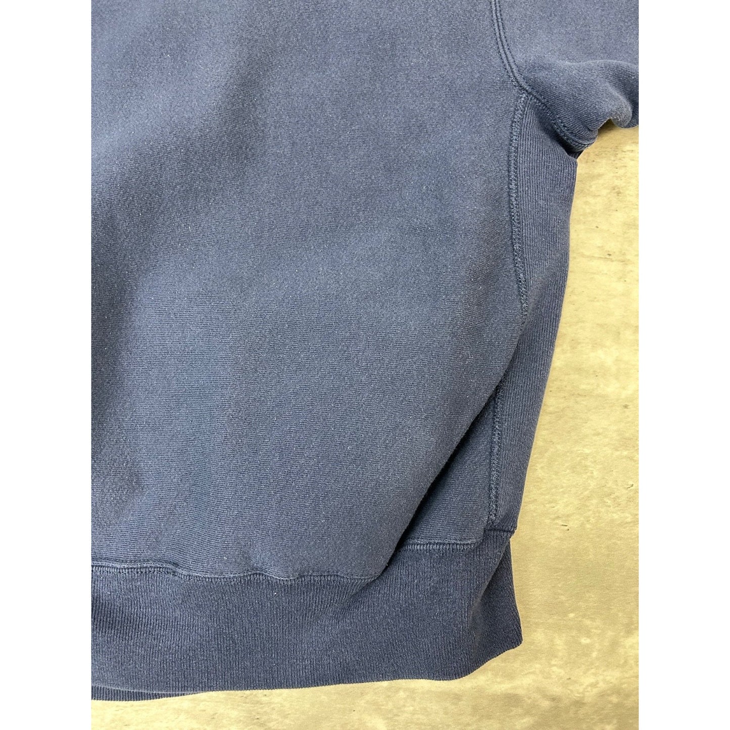 Vintage 90s Yale Bulldogs NCAA Embroidered Spellout Sweatshirt Size Medium