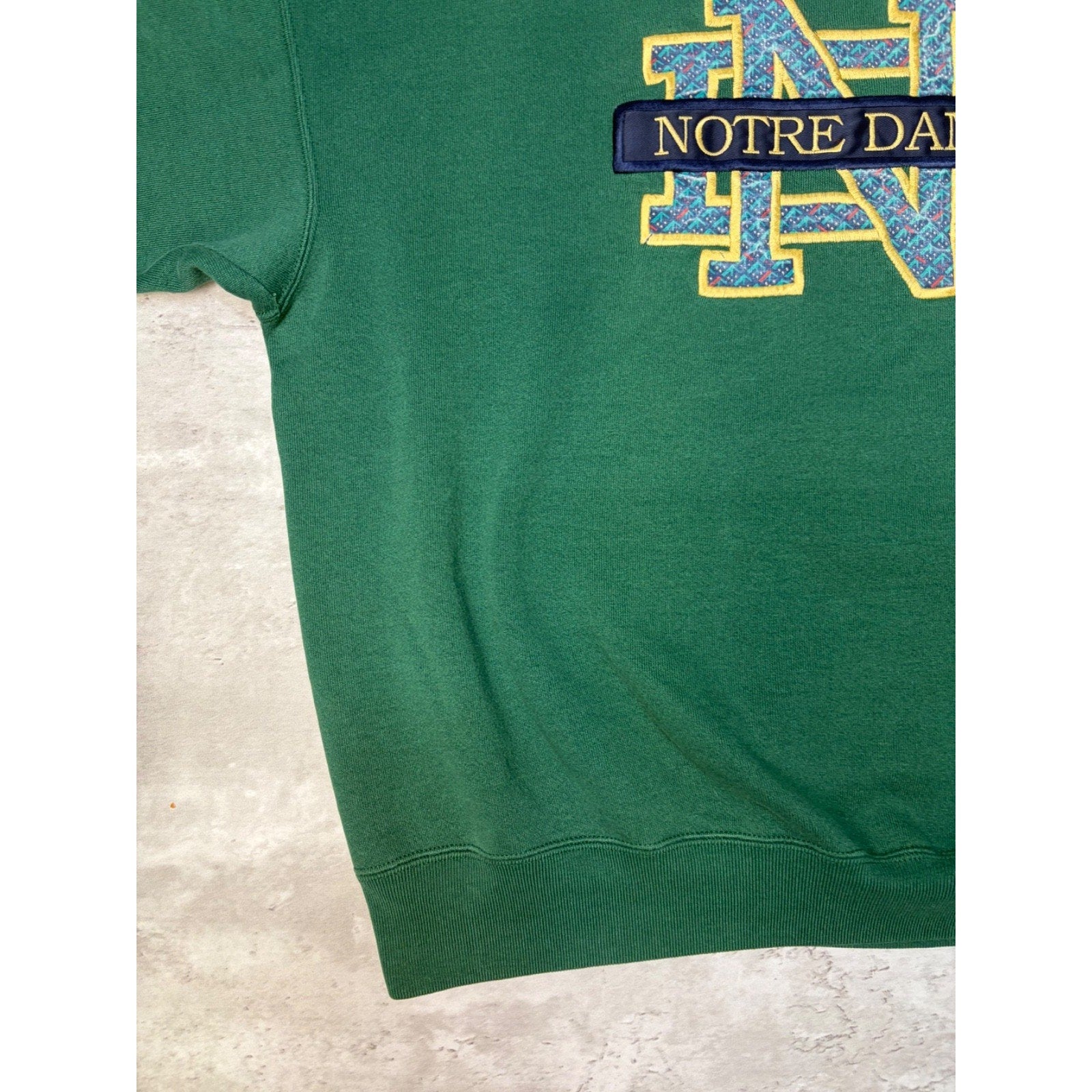 Vintage Notre Dame Fighting Irish NCAA Embroidered Logo Sweatshirt Size XL