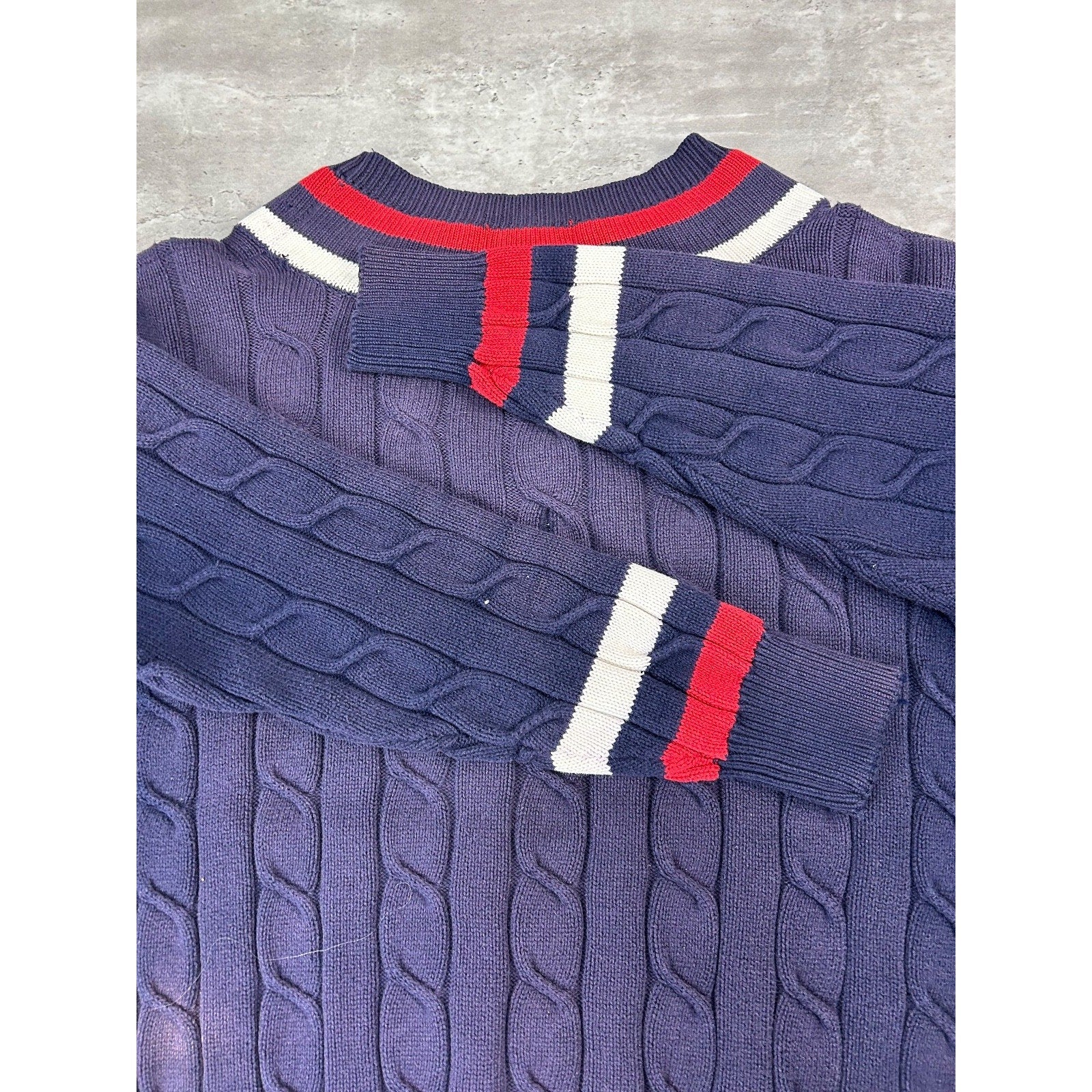 Vintage 90s Izod Embroidered Spellout Cable Knit V-Neck Sweater Size Large