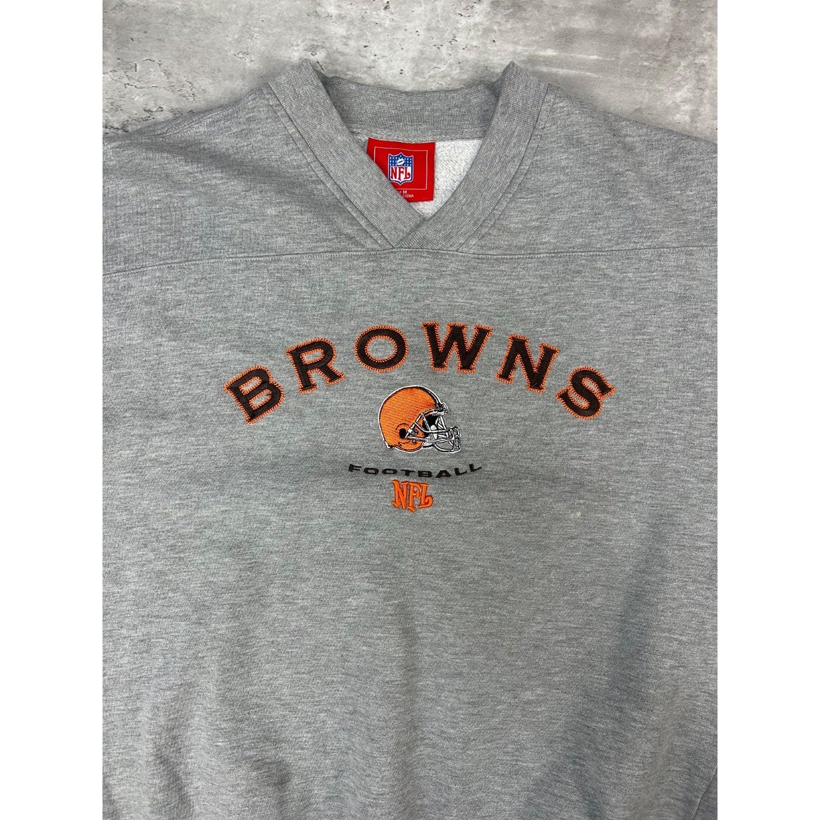 Vintage Cleveland Browns NFL Embroidered Spellout Sweatshirt Size Medium
