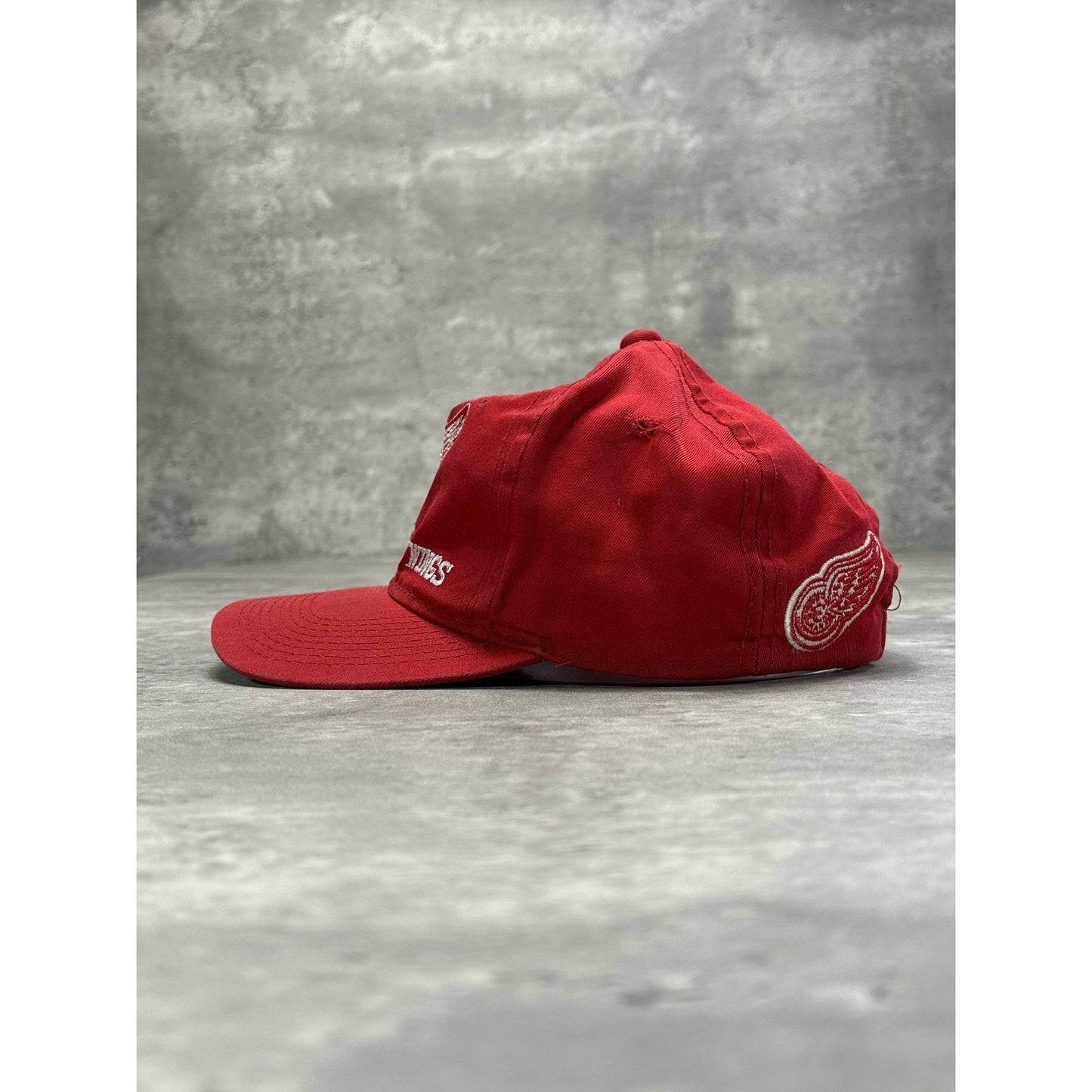 Vintage 90s Detroit Red Wings NHL Embroidered Logo Snapback Hat OSFA