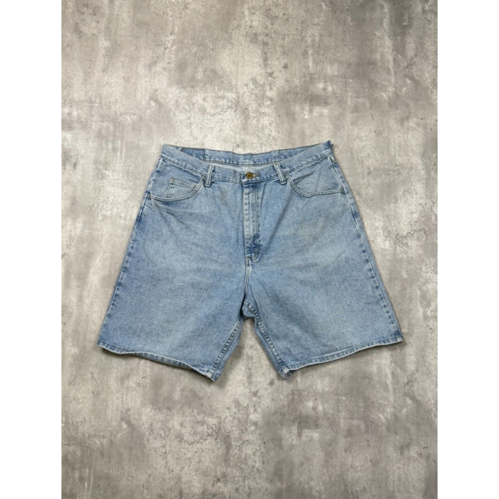 Vintage Wrangler Authentic Wear Light Wash Denim Shorts Size 35