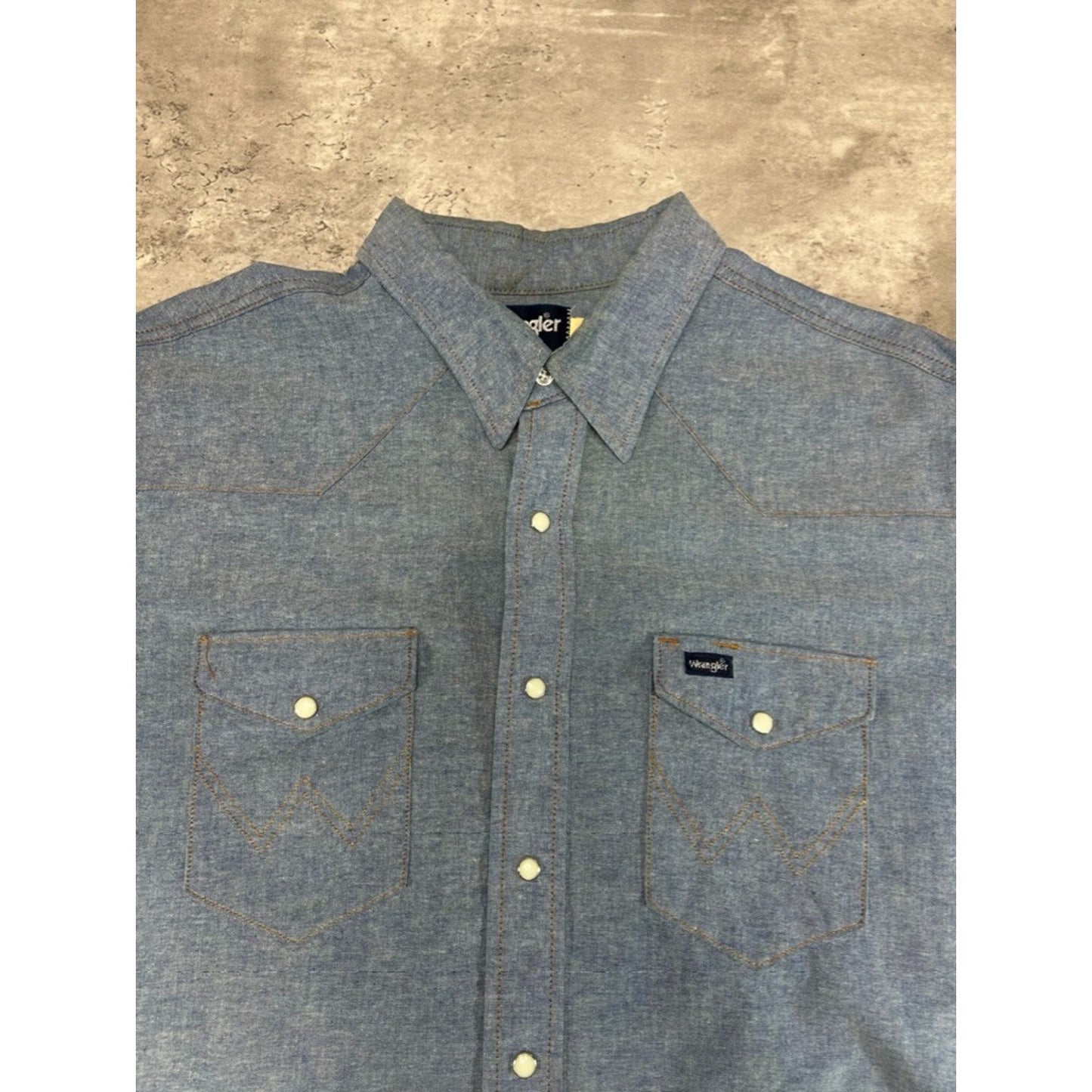 Vintage 1970s Wrangler Pearl Snap Denim Chambray Button Up Shirt Size XL
