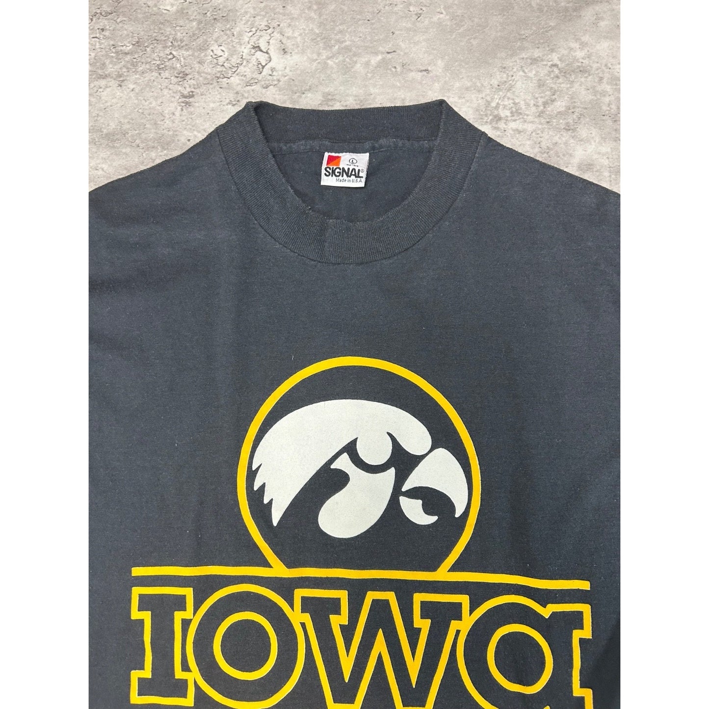 Vintage 90s Iowa Hawkeyes NCAA Collegiate Graphic Spellout T-Shirt Size Large