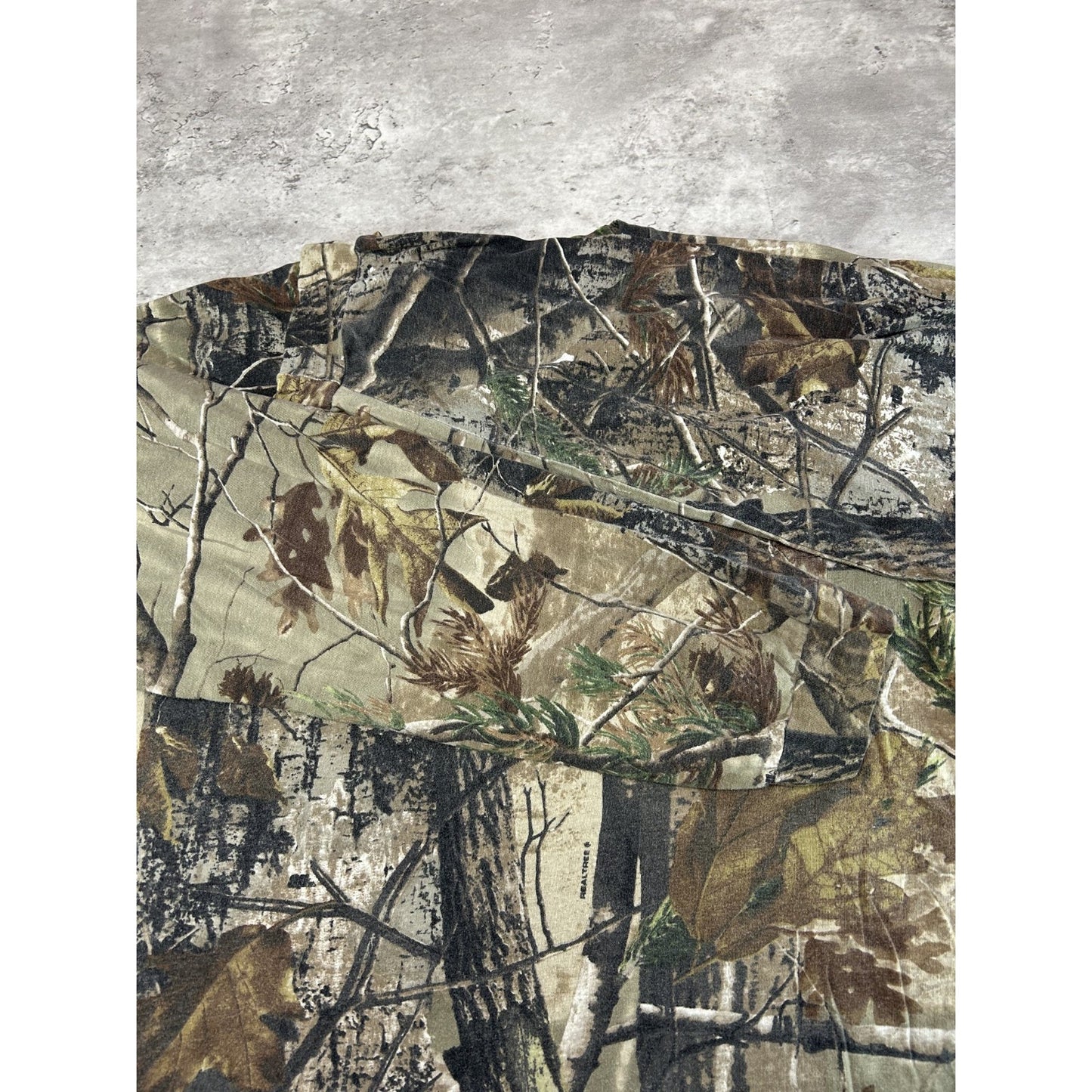 Vintage Realtree Camo Hunting Long Sleeve Pocket T-Shirt Size Medium