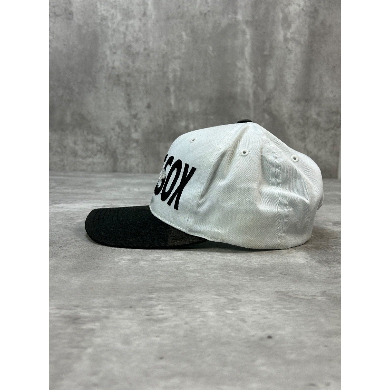 Vintage 90s Chicago White Sox MLB Embroidered Spellout Snapback Hat OSFA