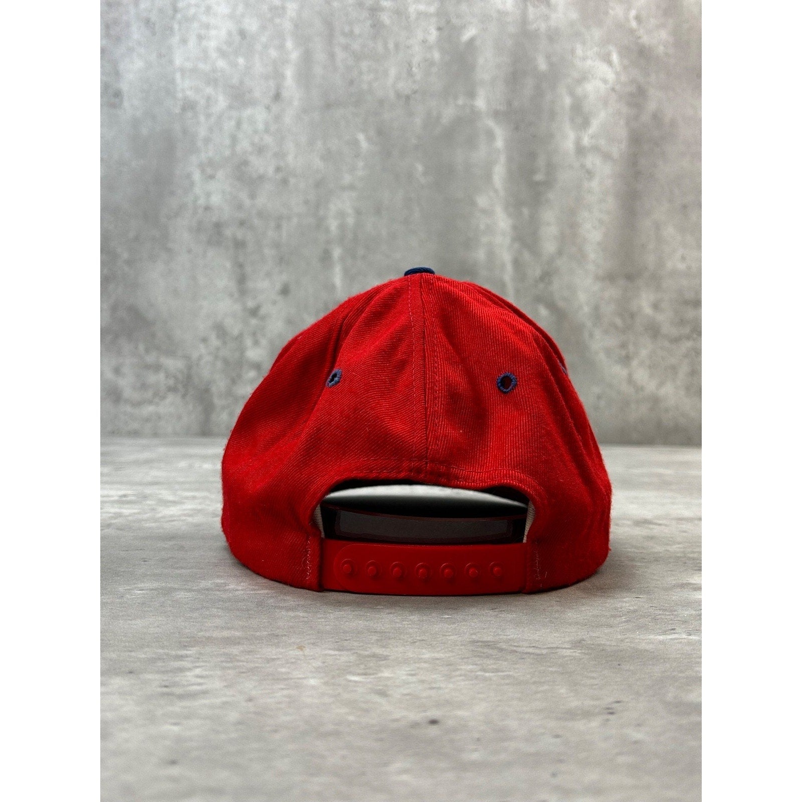 Vintage 90s Washington Capitals NHL Embroidered Spellout Snapback Hat OSFA