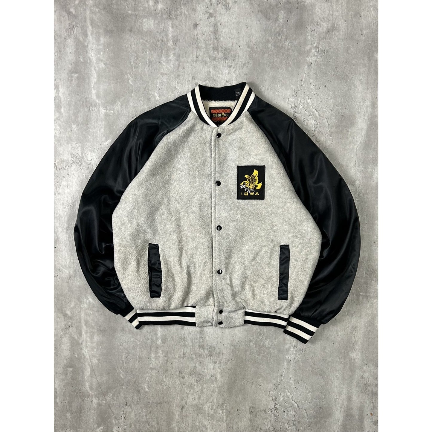 Vintage 90s Iowa Hawkeyes NCAA Embroidered Collegiate Bomber Jacket Size XL