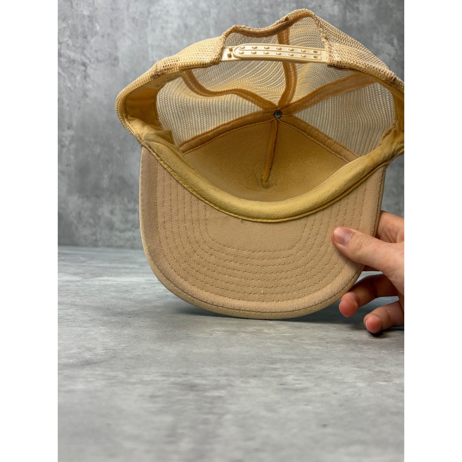 Vintage 80s/90s Piqua Feed Seed & Supply Beige Trucker Snapback Hat OSFA