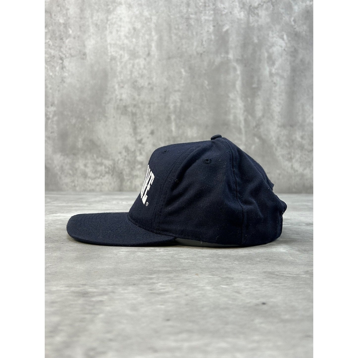 Vintage 90s Notre Dame Fighting Irish NCAA Arc Spellout Snapback Hat OSFA