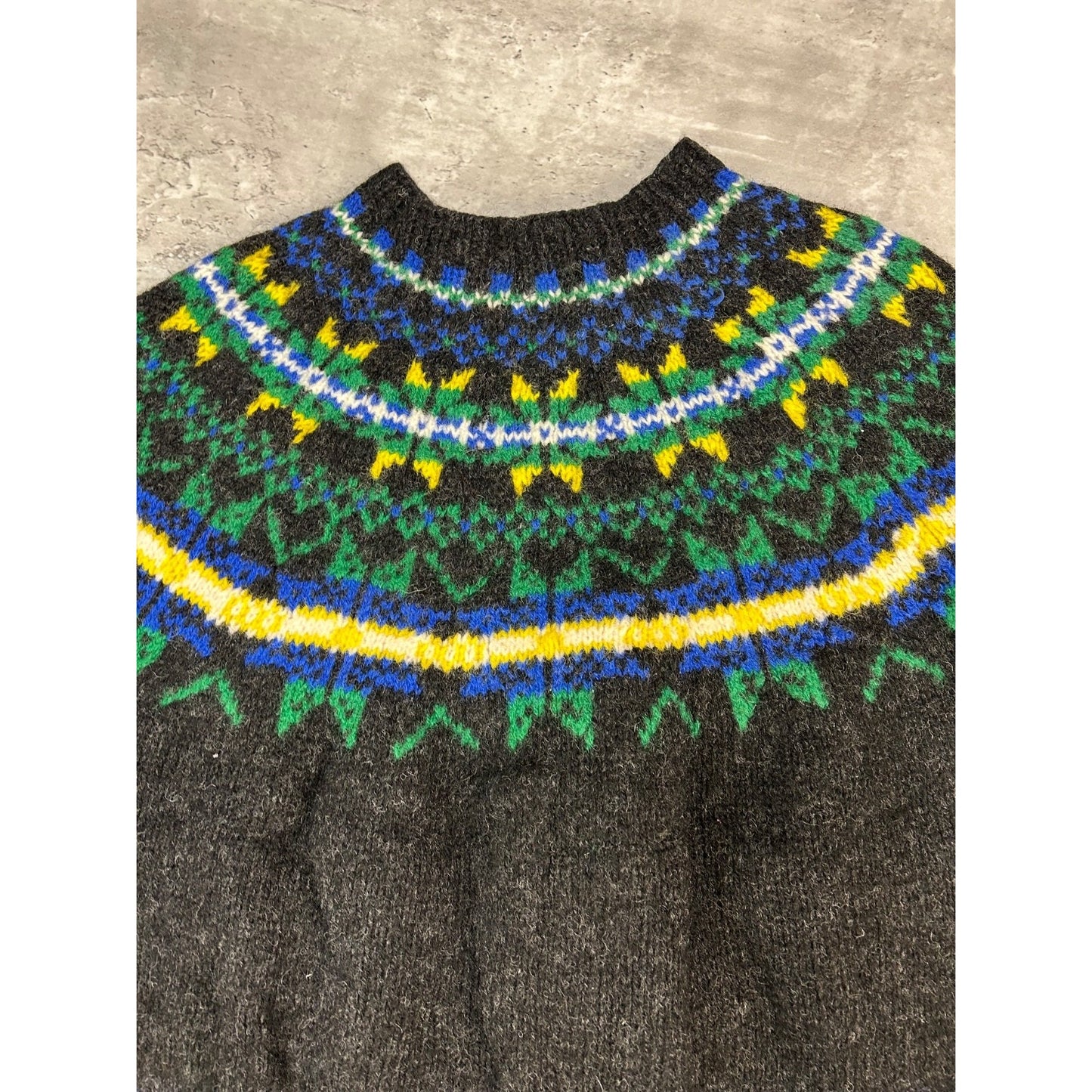 Vintage Allen Solly 100% Wool Aztec Pattern Knit Sweater Size XL