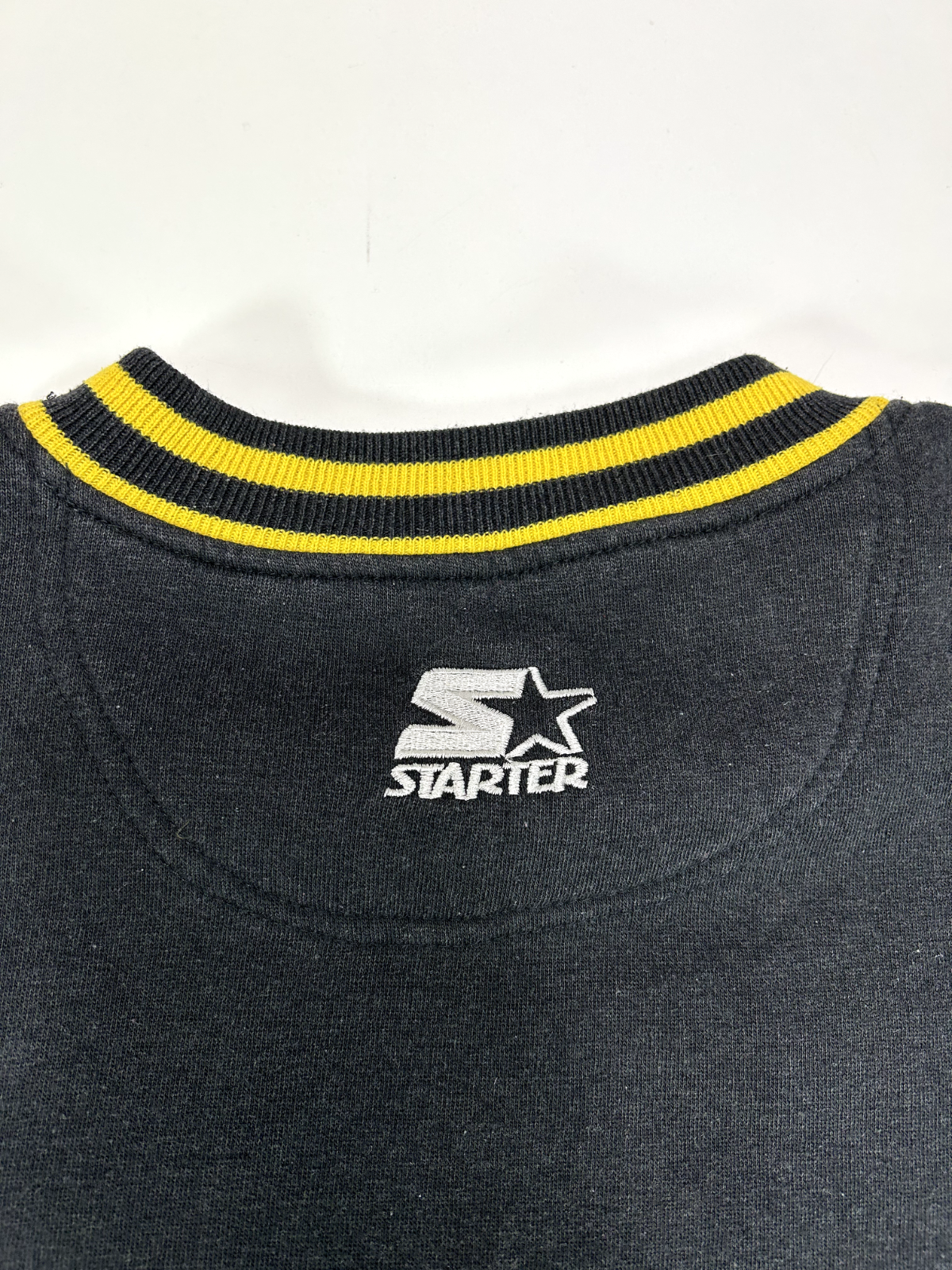 Vintage Iowa Hawkeyes NCAA Embroidered Starter Sweatshirt Size XL