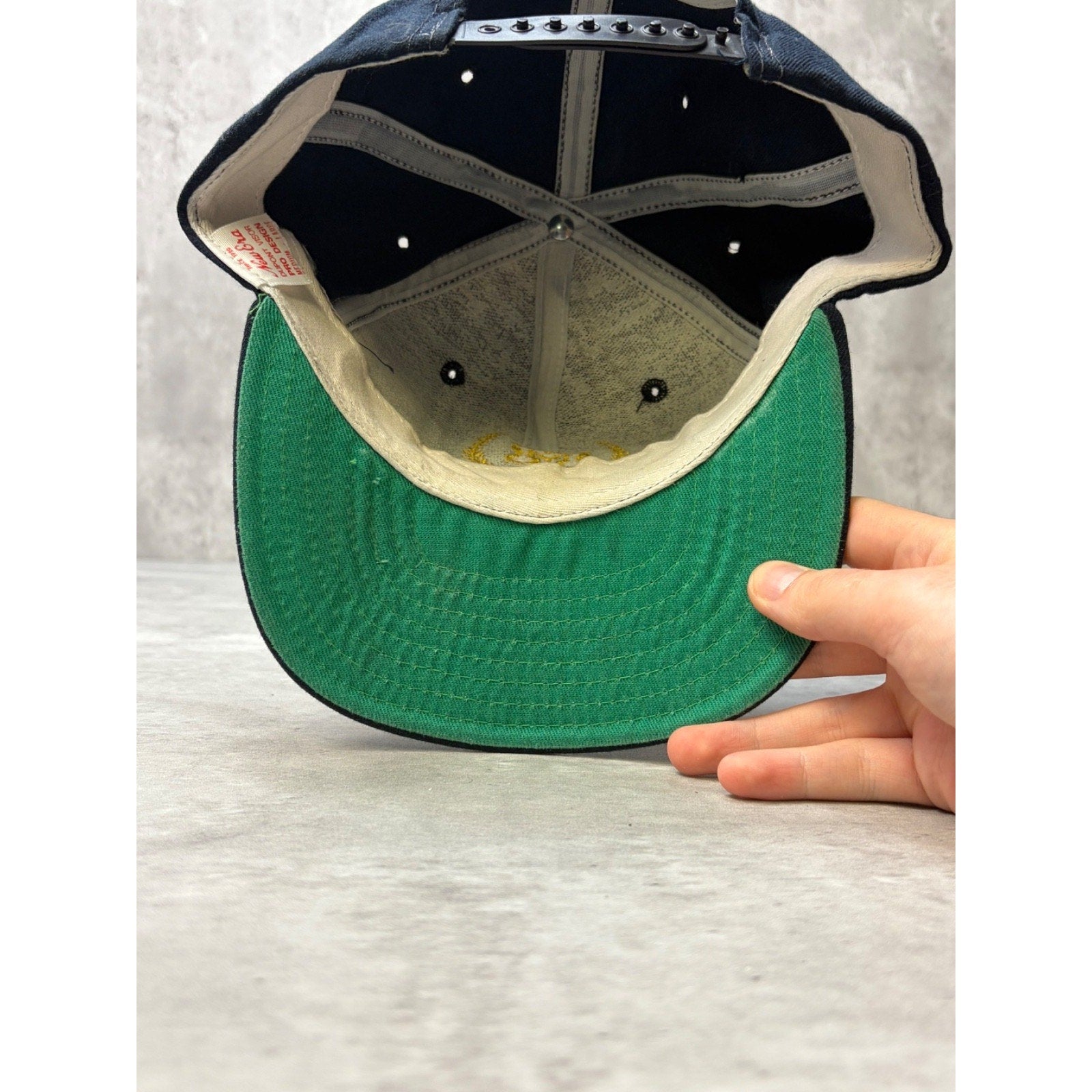 Vintage 90s Michigan Wolverines NCAA Embroidered Crest Graphic Snapback Hat OSFA
