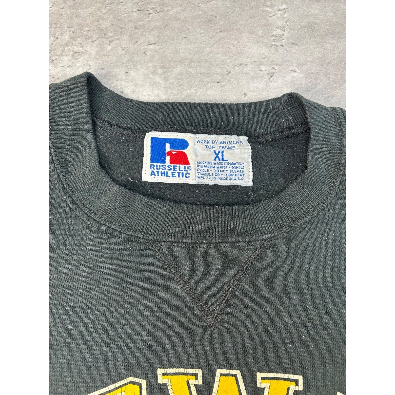 Vintage 90s Iowa Hawkeyes NCAA Collegiate Graphic Sweatshirt Size XL
