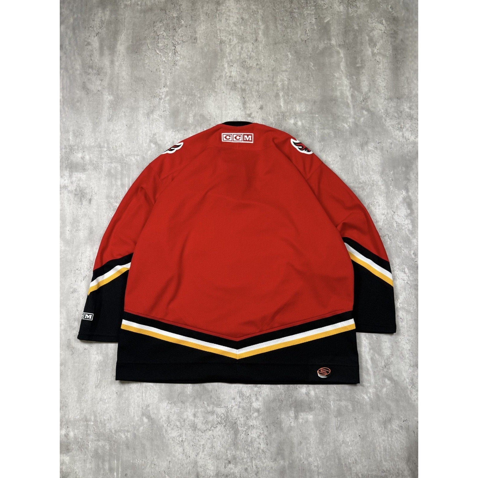 Vintage 90s Calgary Flames NHL CCM Stitched Hockey Jersey Size XL