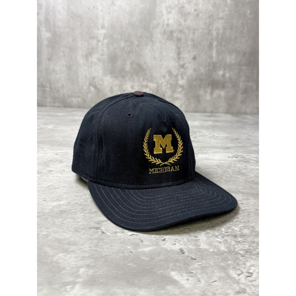 Vintage 90s Michigan Wolverines NCAA Embroidered Crest Graphic Snapback Hat OSFA