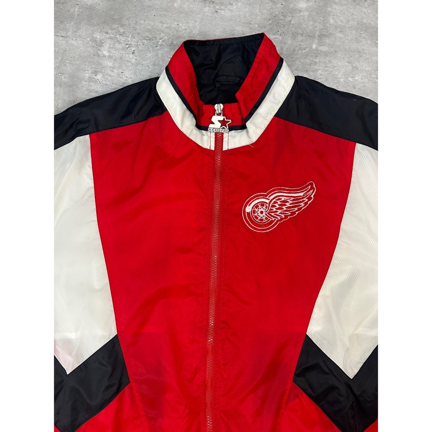 Vintage 90s Detroit Red Wings NHL Embroidered Starter Nylon Jacket Size Medium