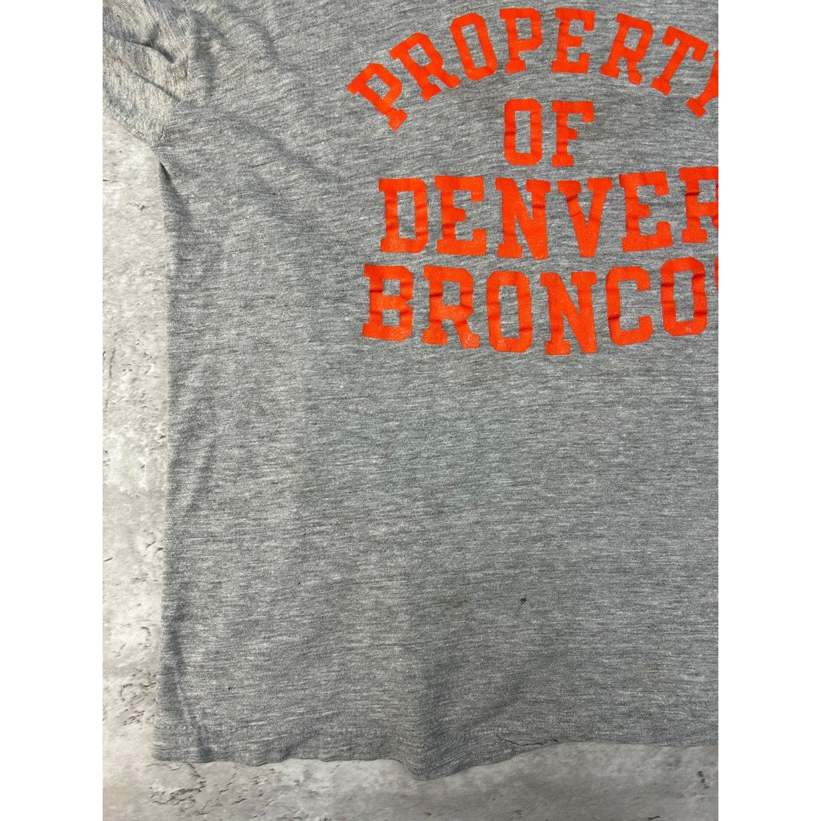 Vintage 80s Denver Broncos NFL Spellout Graphic Football Warmup T-Shirt Sz Large