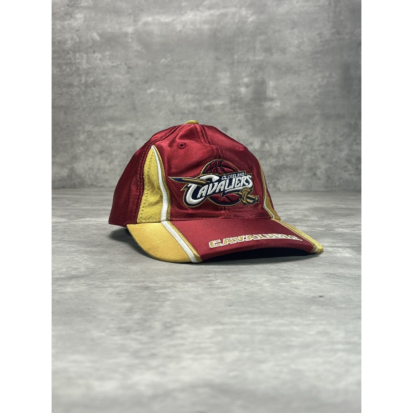 Vintage Cleveland Cavaliers NBA Embroidered Logo Basketball Strapback Hat OSFA