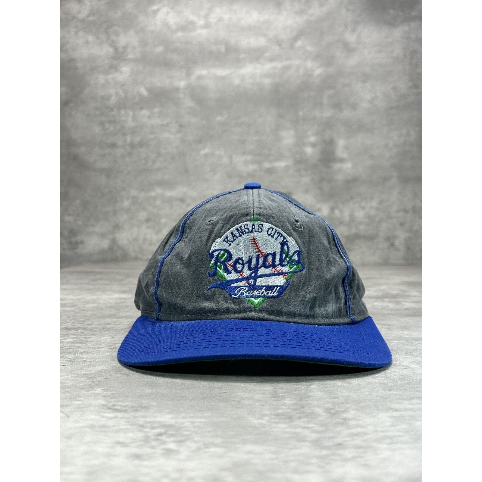 Vintage 90s Kanas City Royals MLB Embroidered Spellout Logo Snapback Hat OSFA