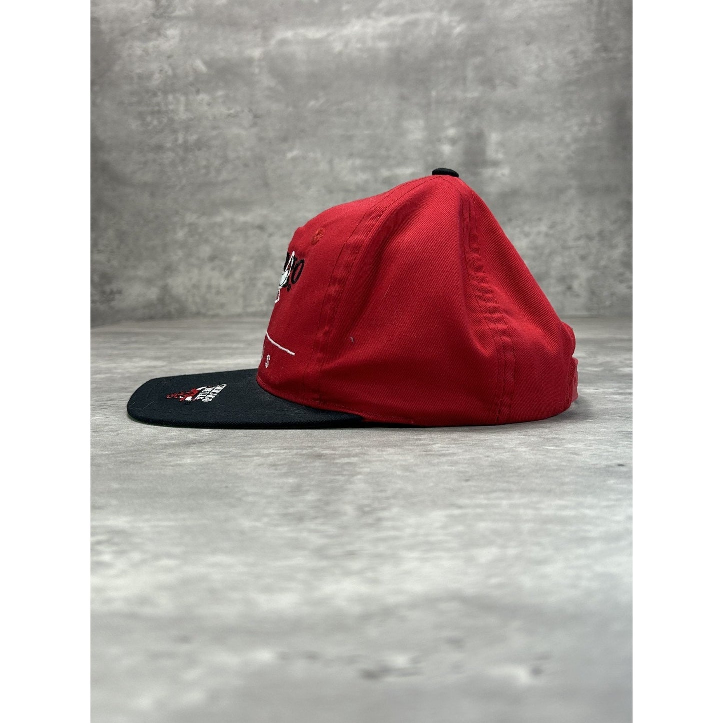 Vintage 90s Chicago Bulls NBA Embroidered Logo Spellout Snapback Hat OSFA YOUTH