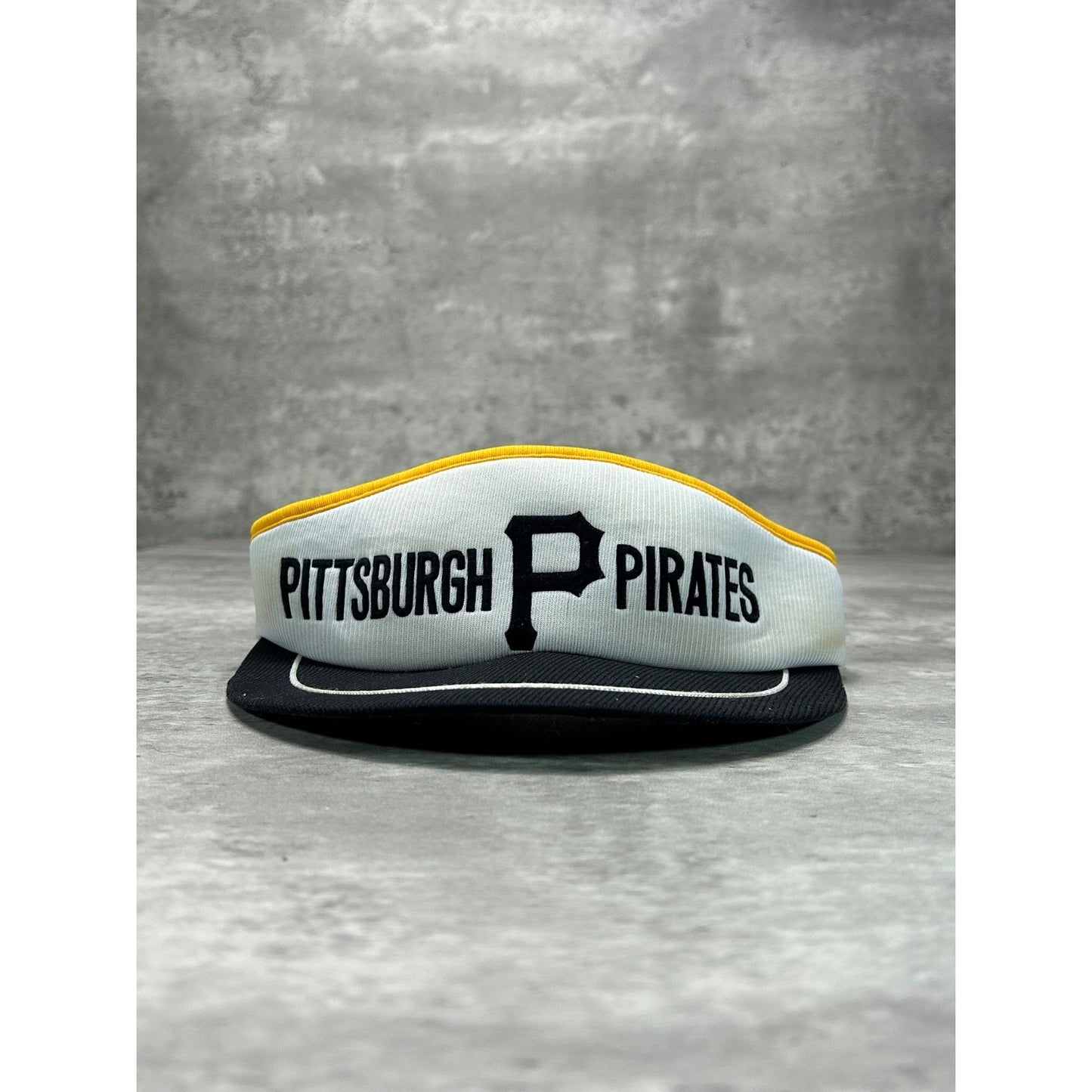 Vintage 80s/90s Pittsburgh Pirates MLB Graphic Spellout Snapback Visor OSFA