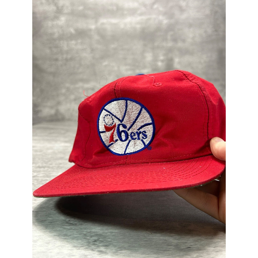Vintage 90s Philadelphia 76ers NBA Embroidered Logo Basketball Snapback Hat OSFA