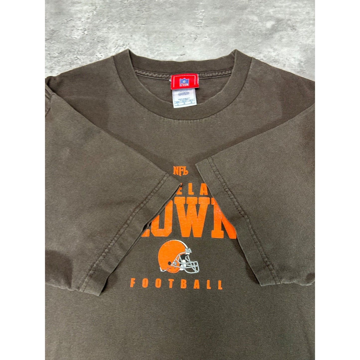Vintage Cleveland Browns NFL Graphic Spellout Football T-Shirt Size Large